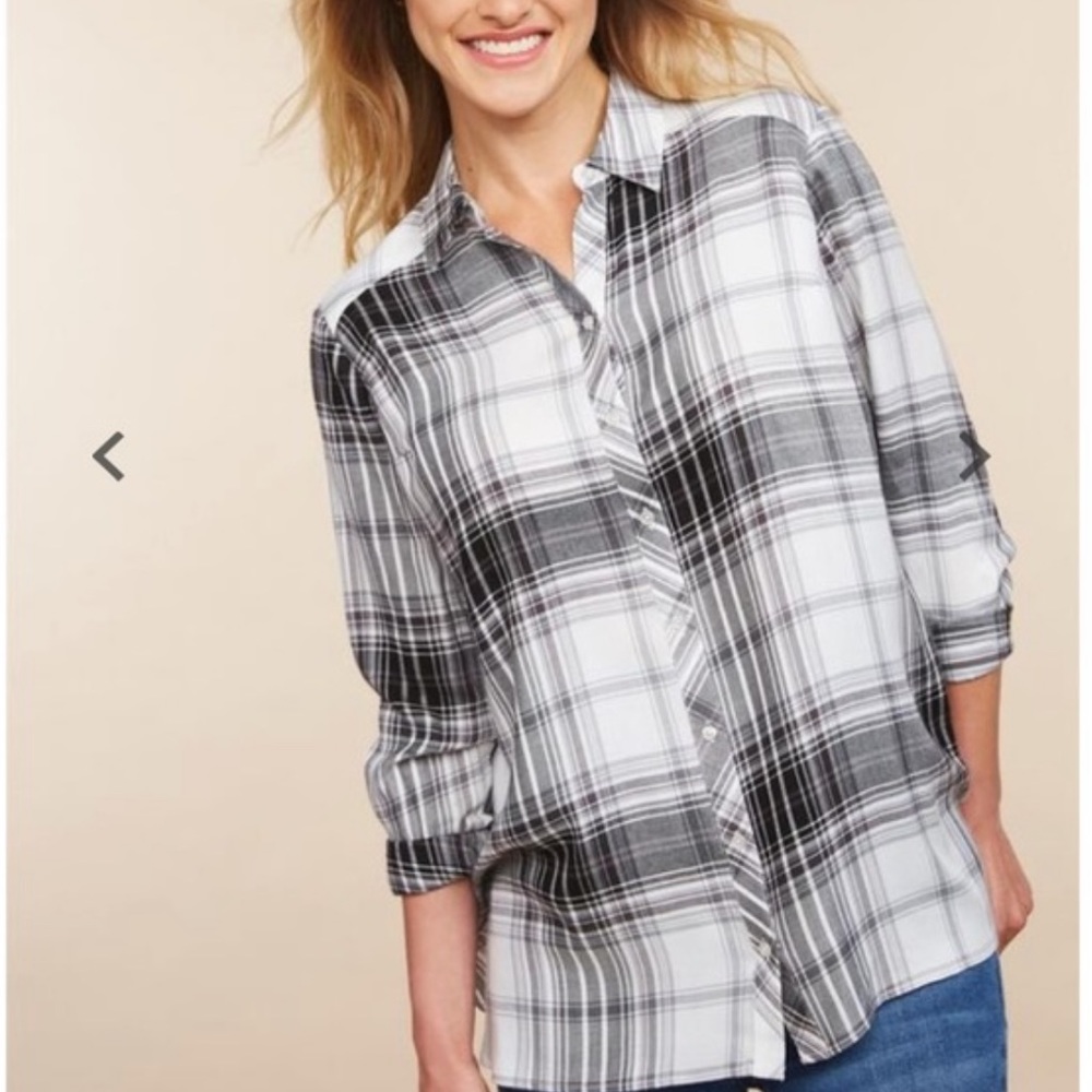 Motherhood maternity nursing top. Size small. Side access black/white plaid.